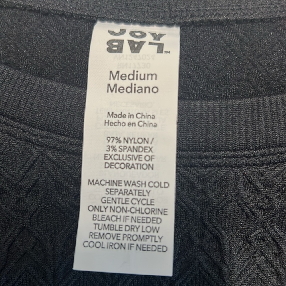 JoyLab Cropped Texture Keyhole top - Picture 3 of 3